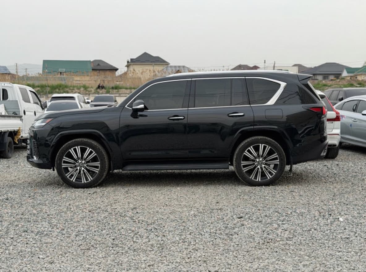 Lexus LX IV, 2025