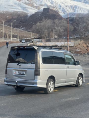 Honda Stepwgn II, 2002