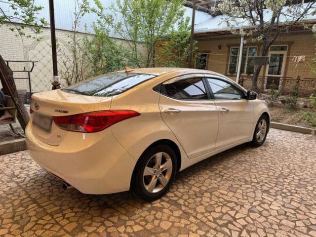 Hyundai Avante V, 2011