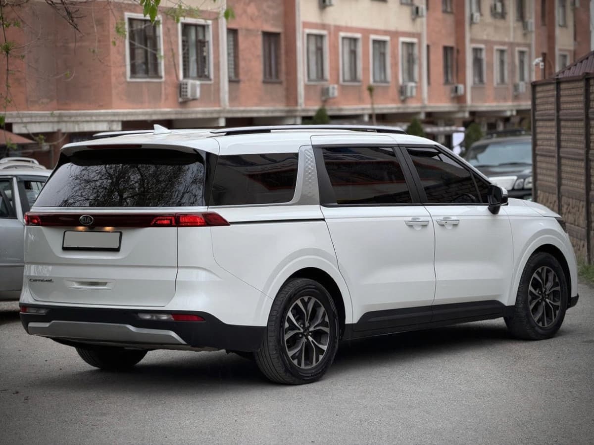 Kia Carnival III, 2021