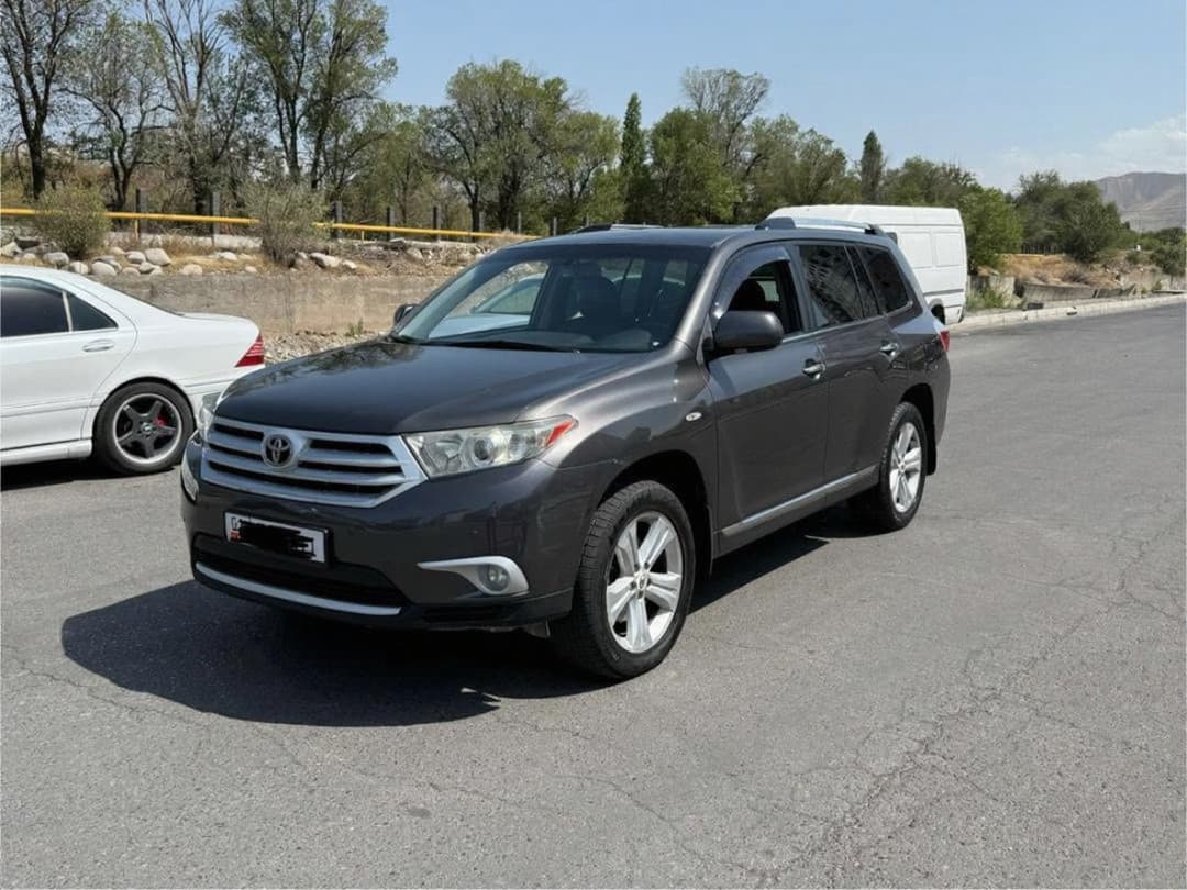 Toyota Highlander III (U50), 2013