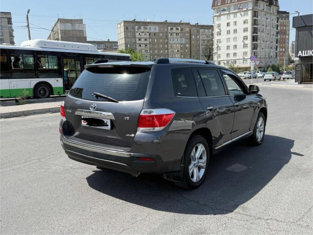 Toyota Highlander III (U50), 2013