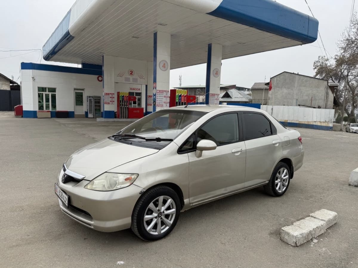 Honda Fit Aria, 2003