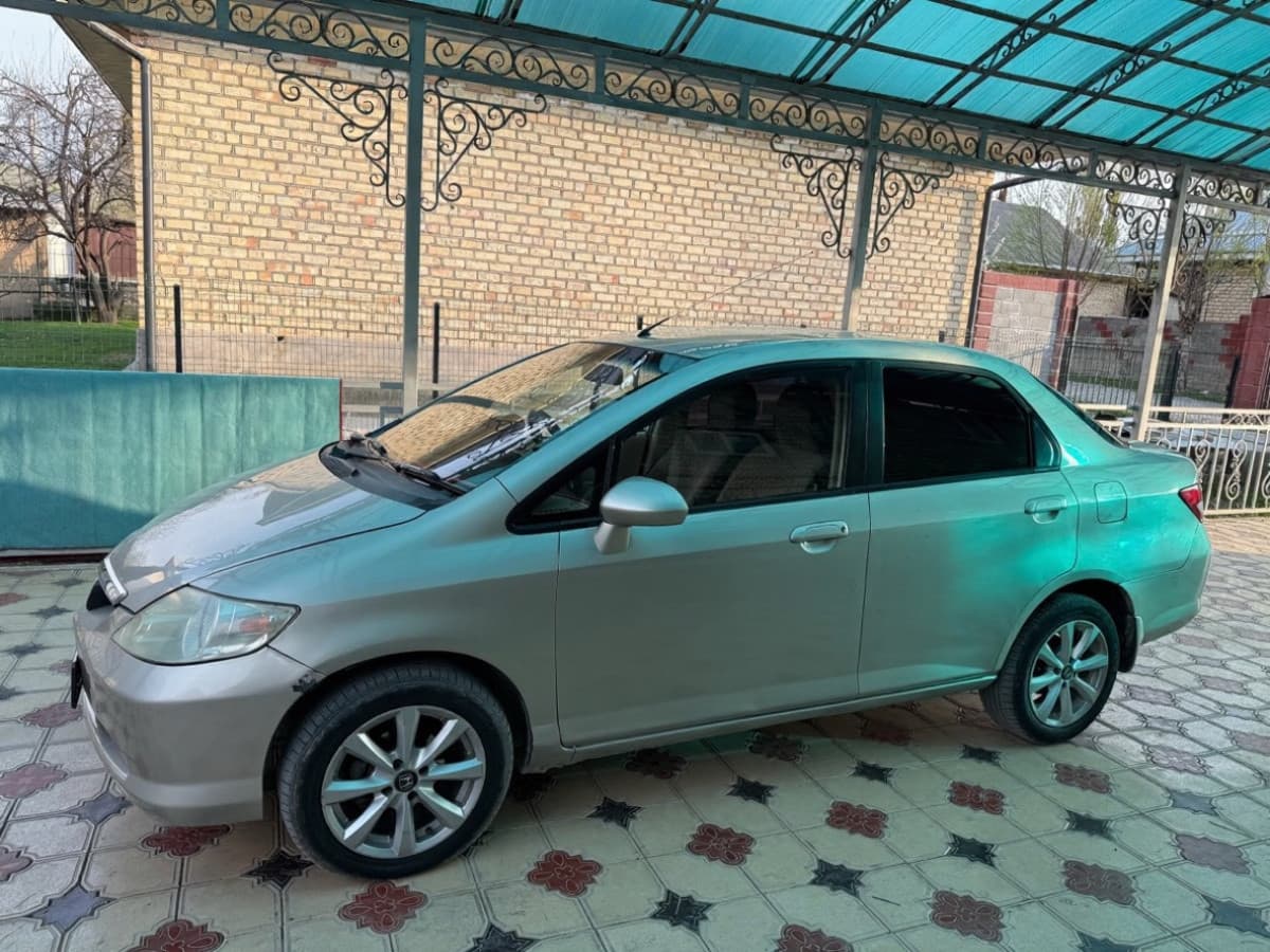 Honda Fit Aria, 2003
