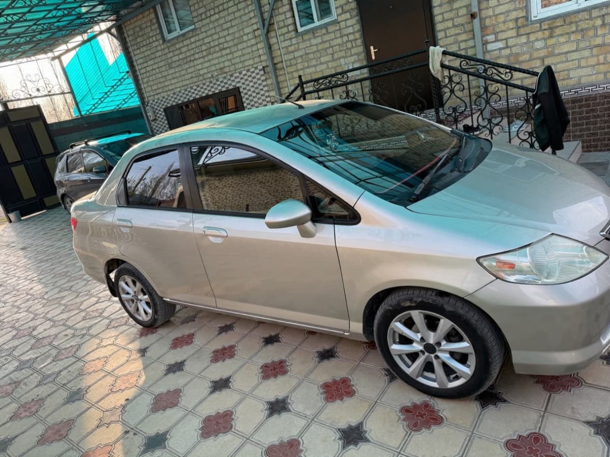 Honda Fit Aria, 2003