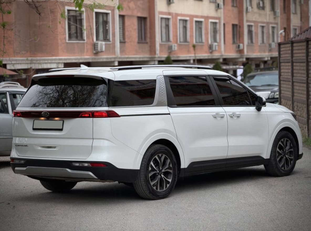 Kia Carnival III, 2021