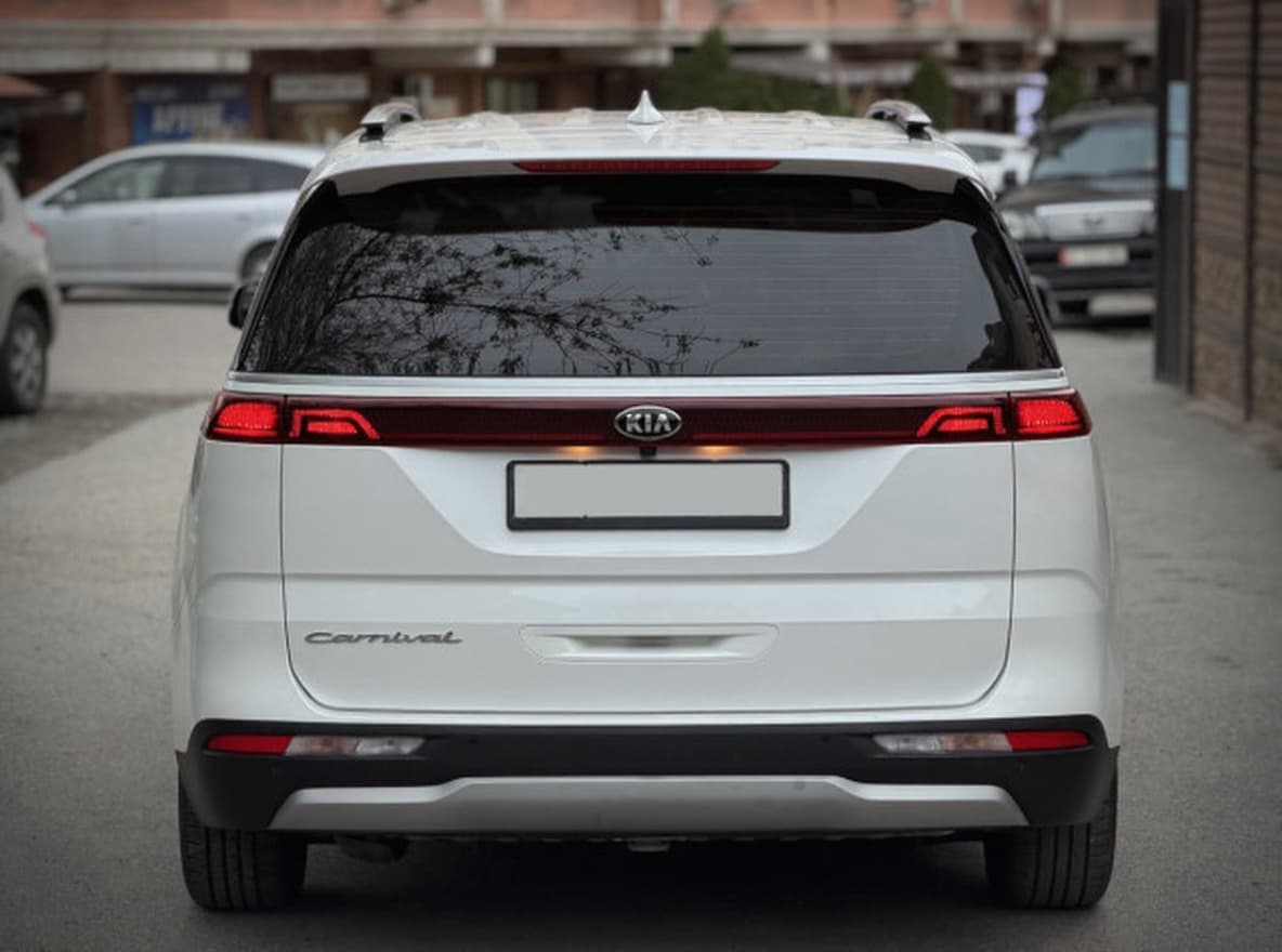 Kia Carnival III, 2021