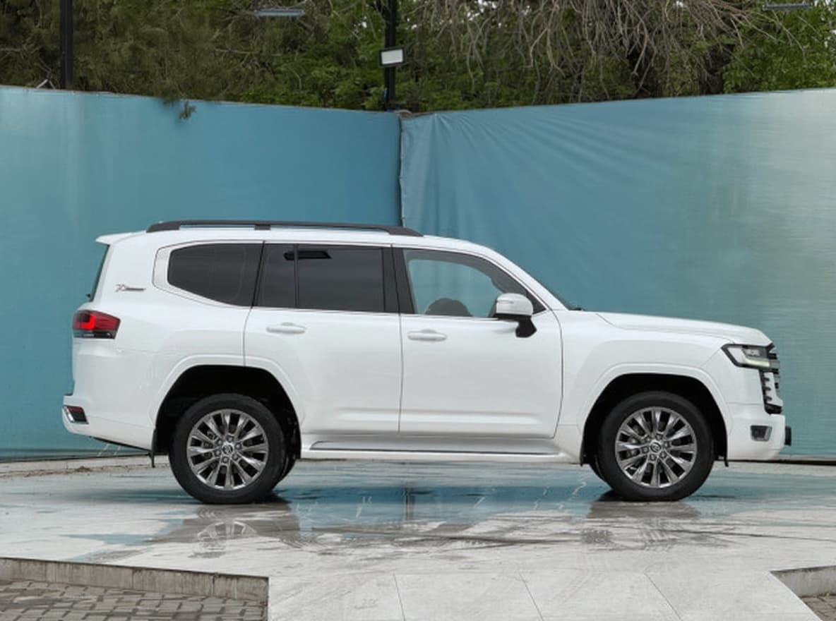 Toyota Land Cruiser 300 Series, 2022